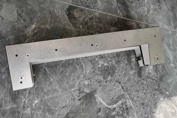 �ְ������